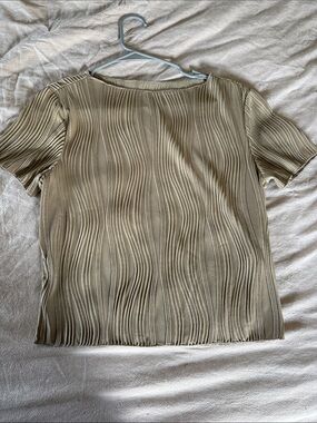 RIHOAS wavy textured taupe top. NWT